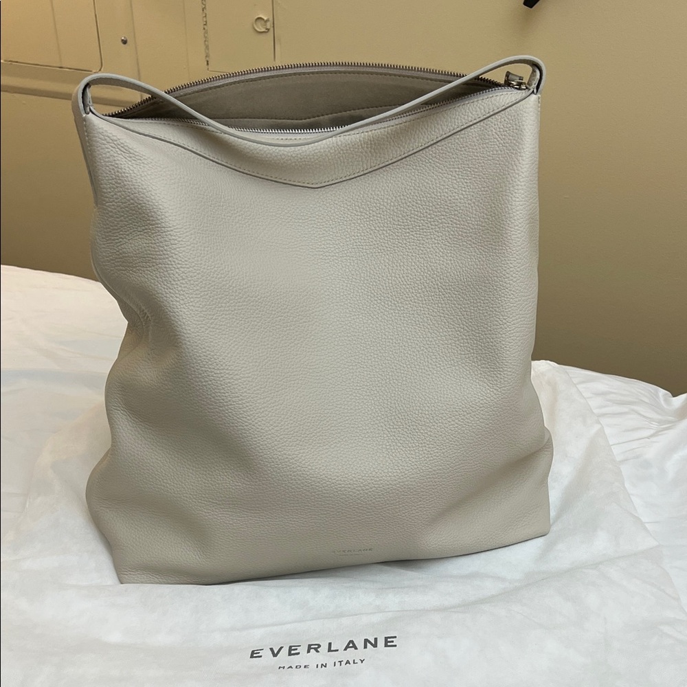 NEW Everlane Women's Light Gray Pebble Leather Shoulder Bag